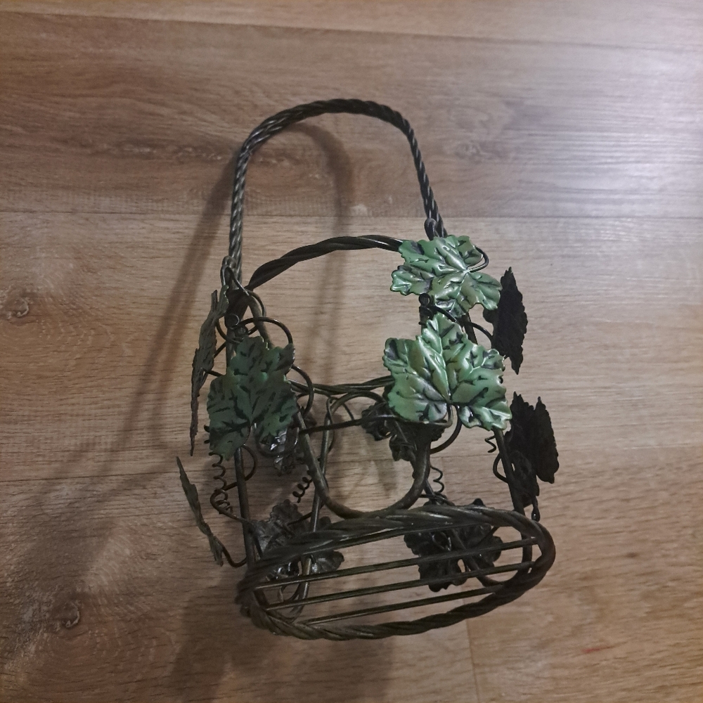 Vintage Decorative Metal Wire Basket with Leaf Design Plant Bottle Holder